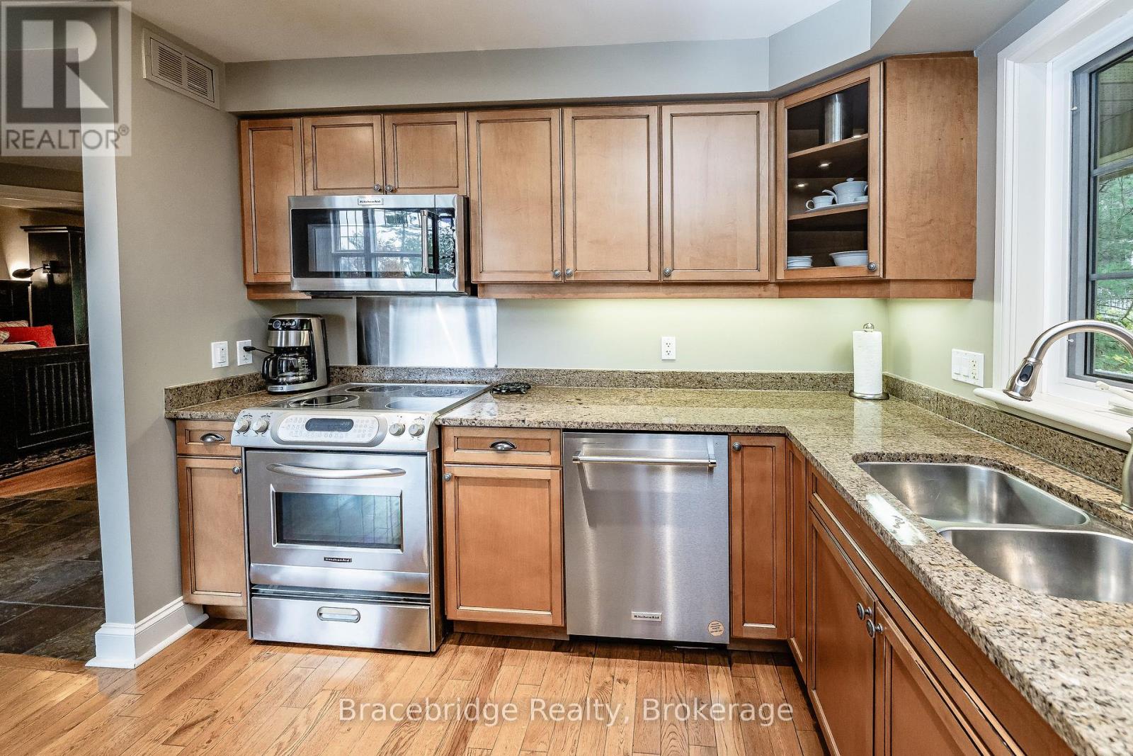 CARLING 2 W5 - 3876 MUSKOKA RD 118 HIGHWAY W - 11