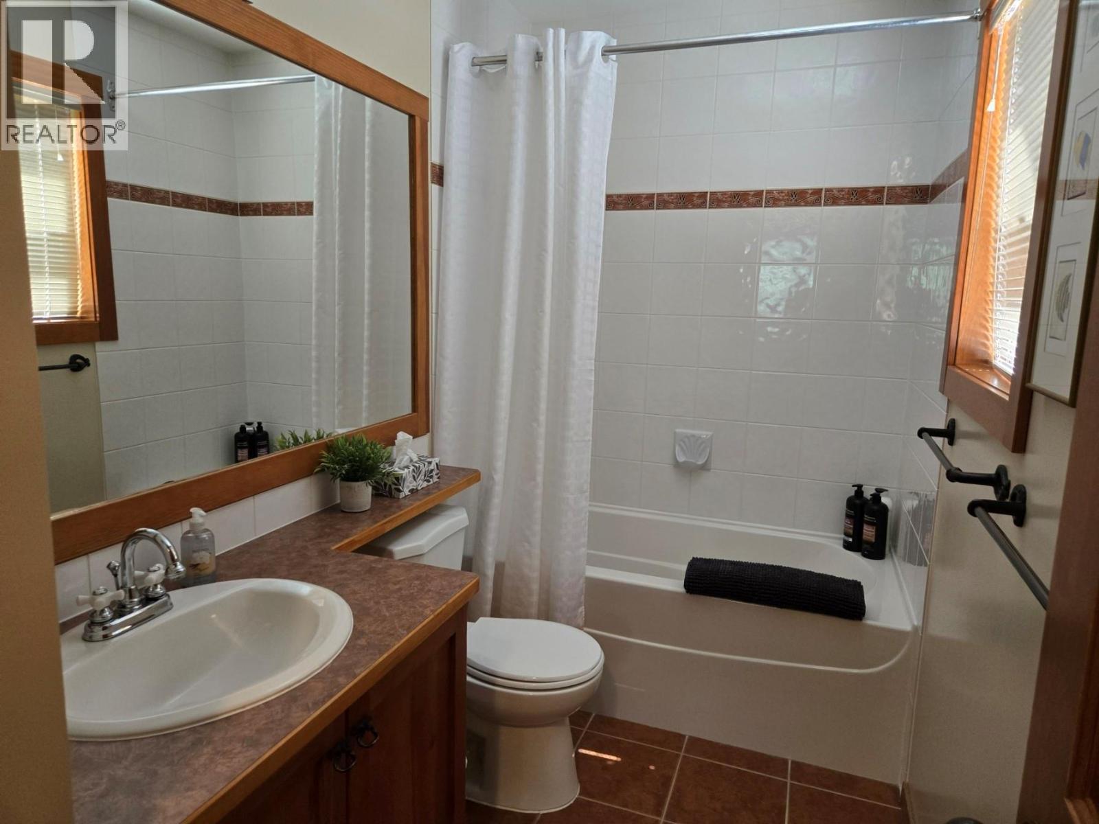 #27 2075 Summit Drive - 19
