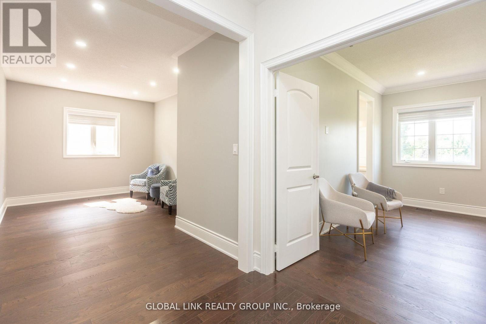 44 GOLDEN HAWK DRIVE - 17