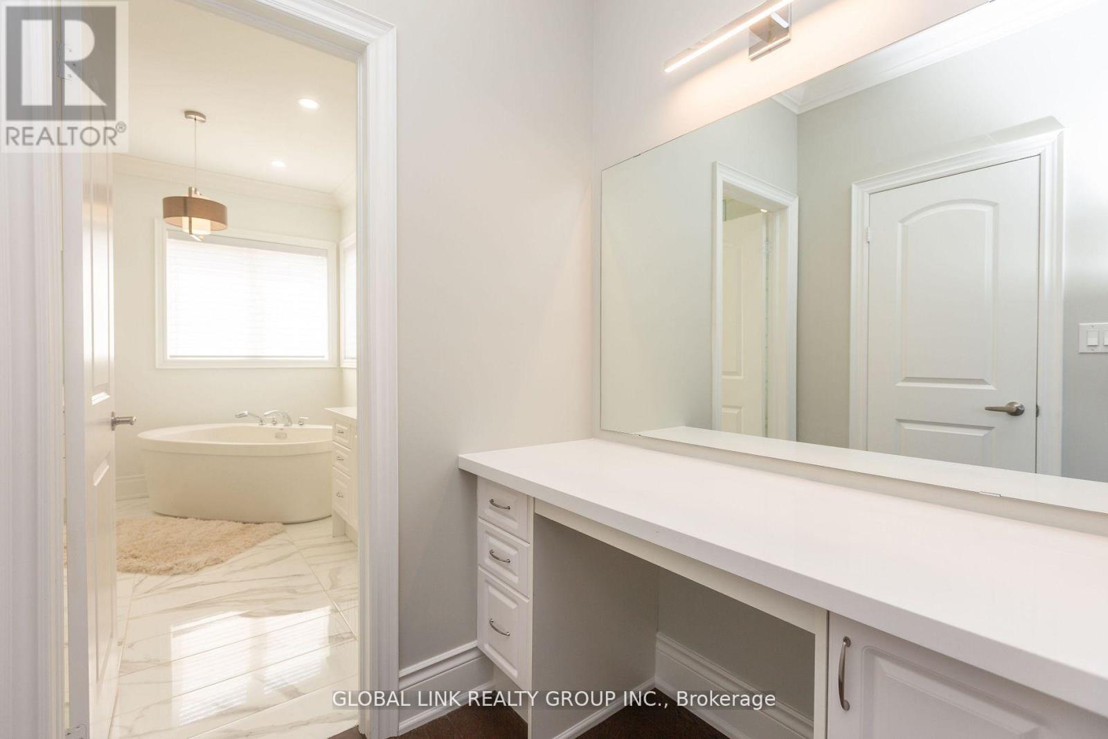 44 GOLDEN HAWK DRIVE - 21