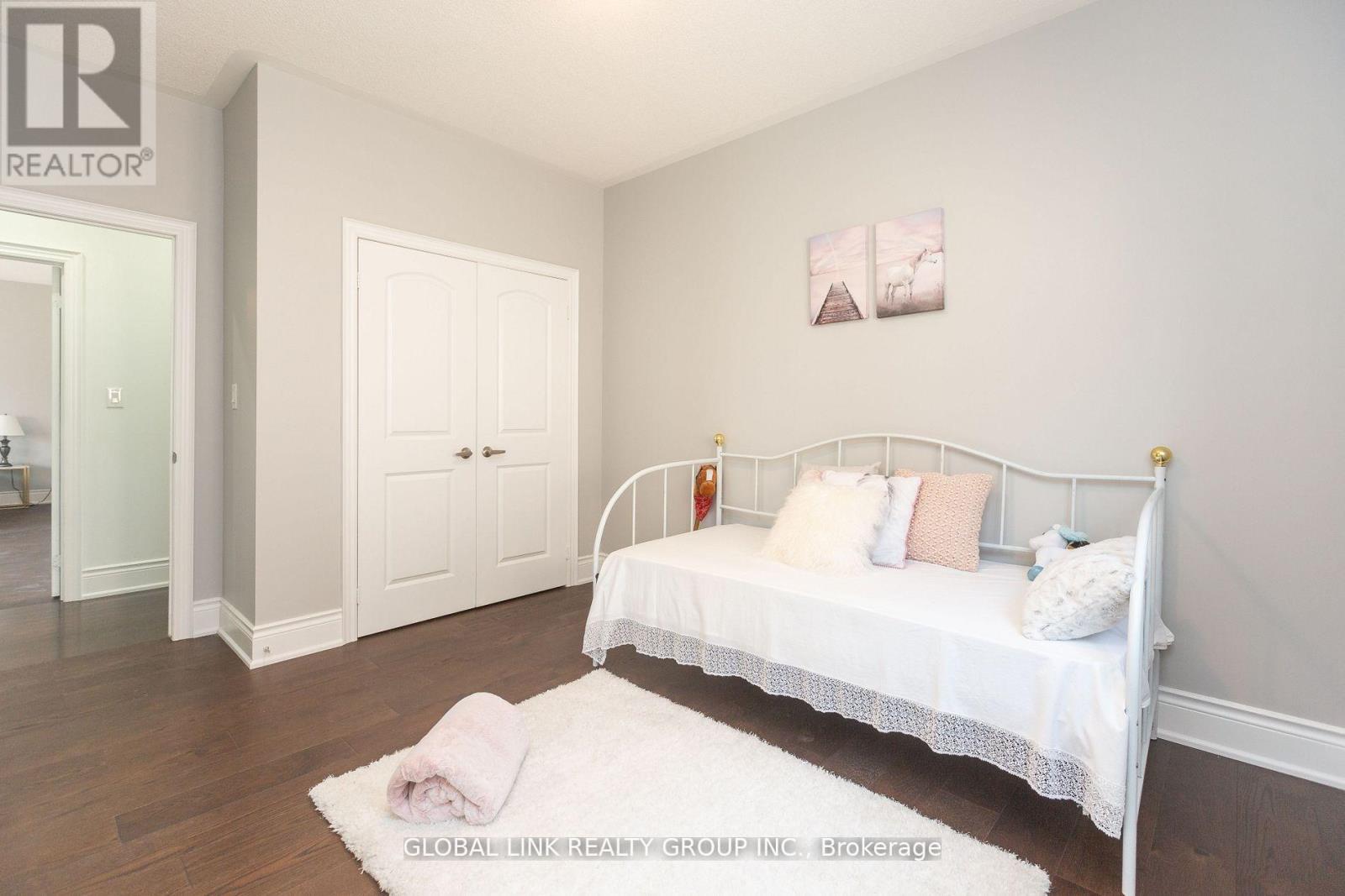 44 GOLDEN HAWK DRIVE - 25