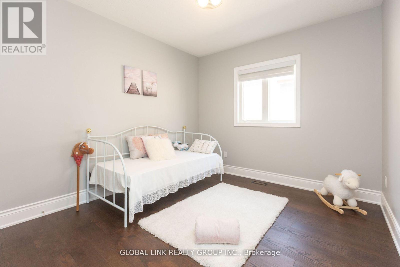 44 GOLDEN HAWK DRIVE - 28