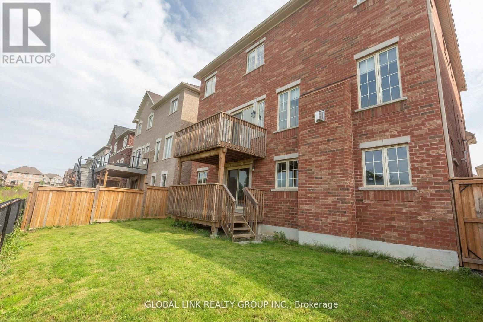 44 GOLDEN HAWK DRIVE - 32