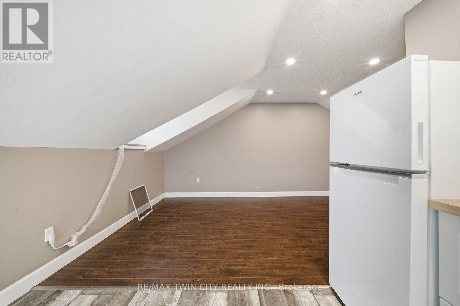 UPPER - 172 ALBION STREET, Brantford — photo 10