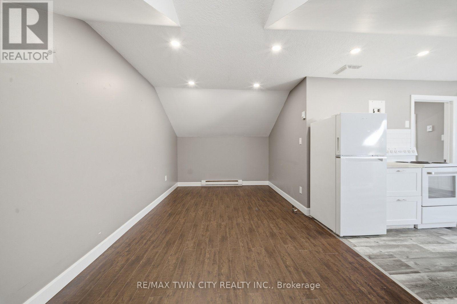 UPPER - 172 ALBION STREET, Brantford — photo 11