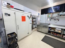 425 Selkirk Avenue, Winnipeg, MB R2W2M4 Photo 13