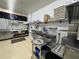 425 Selkirk Avenue, Winnipeg, MB R2W2M4 Photo 8