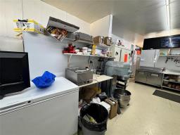 425 Selkirk Avenue, Winnipeg, MB R2W2M4 Photo 9