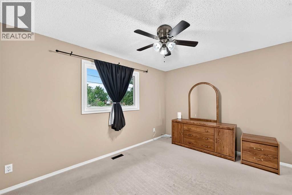 15 Falshire Terrace NE - 18