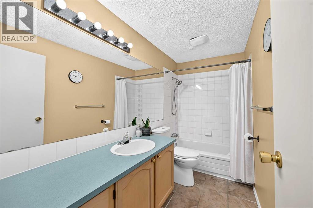 15 Falshire Terrace NE - 22
