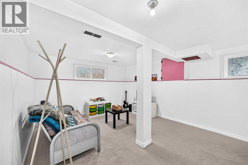 15 Falshire Terrace NE - 24