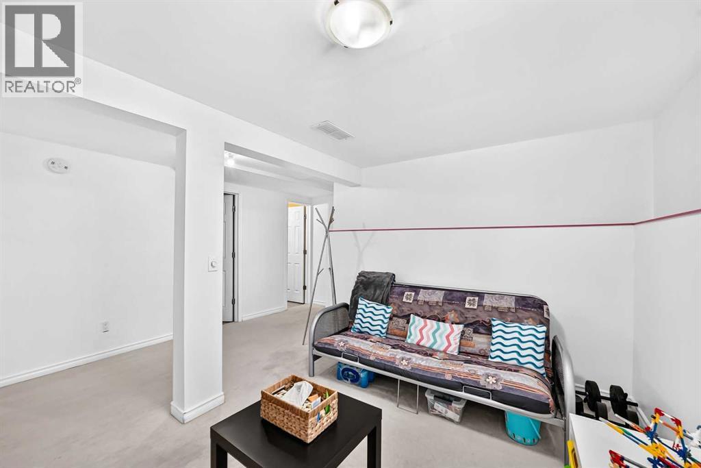 15 Falshire Terrace NE - 26