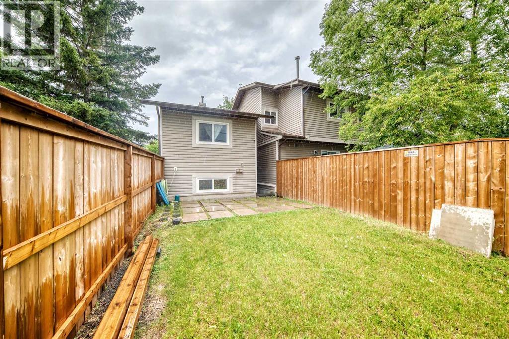 15 Falshire Terrace NE - 32