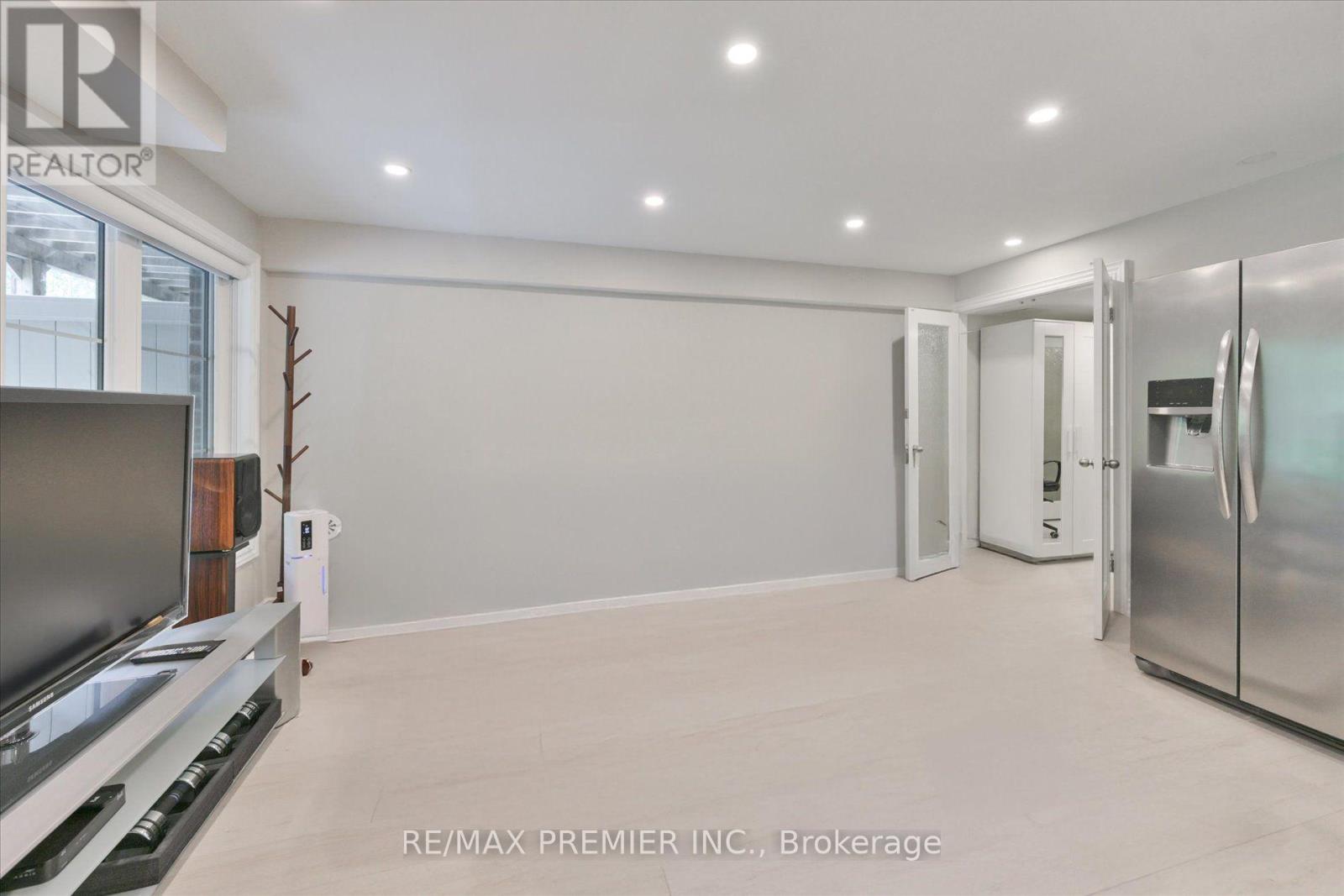 #114 1331 MAJOR MACKENZIE DRIVE - 31