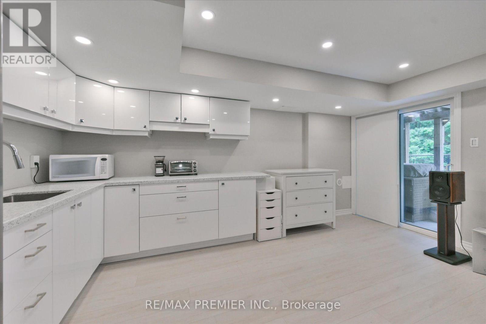 #114 1331 MAJOR MACKENZIE DRIVE - 29