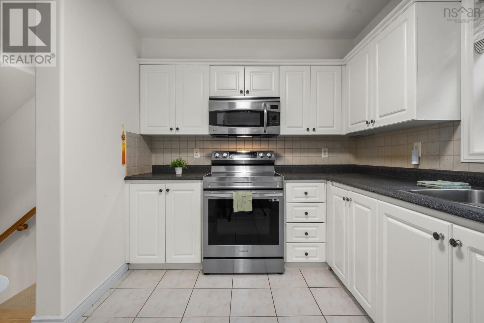 5224B Harvey Street, Halifax, NS B3J1A7 Street - 14