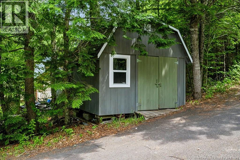 448 Yoho Lake Road - 32