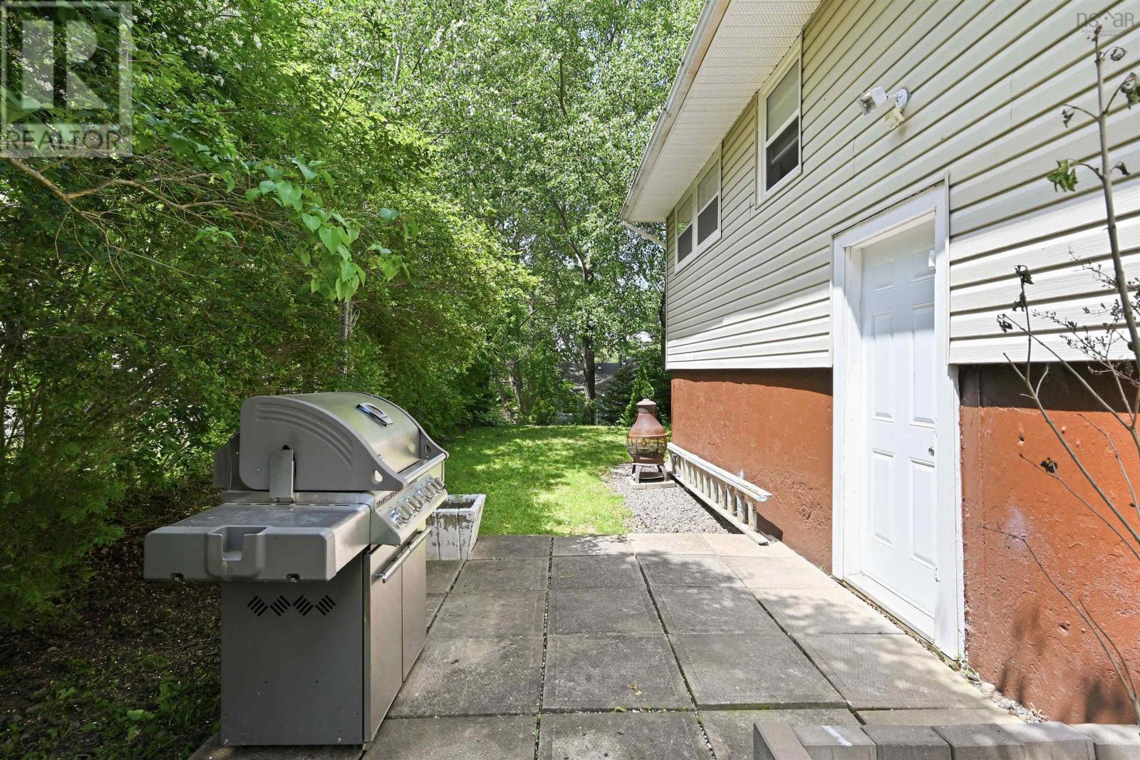 21 Lewis Drive - 40