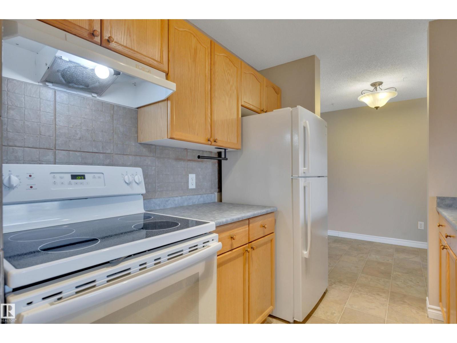#412 70 WOODSMERE CL - 17