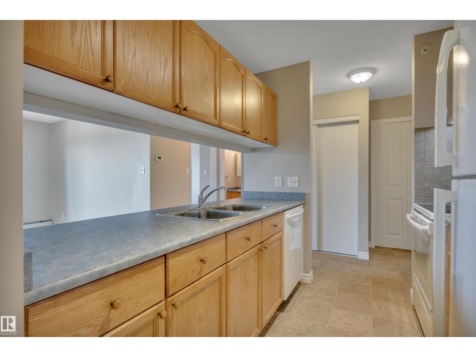 #412 70 WOODSMERE CL - 19