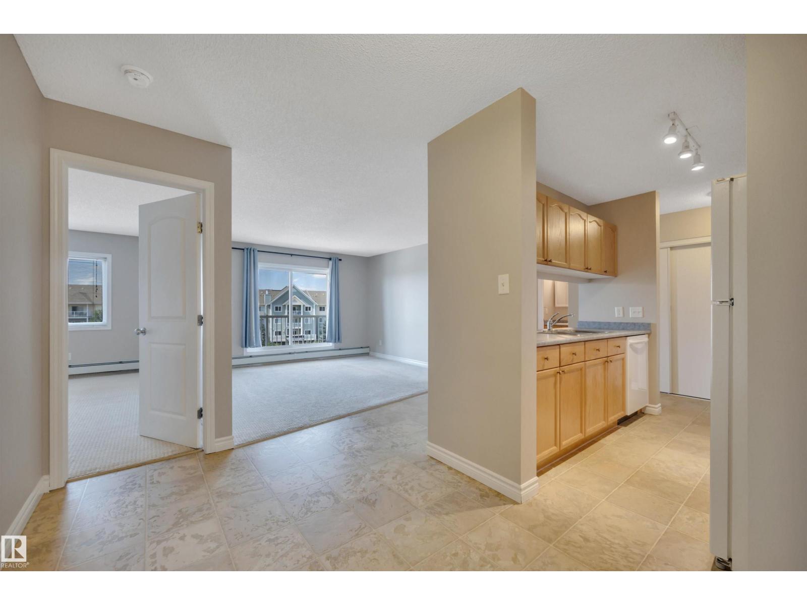 #412 70 WOODSMERE CL - 20