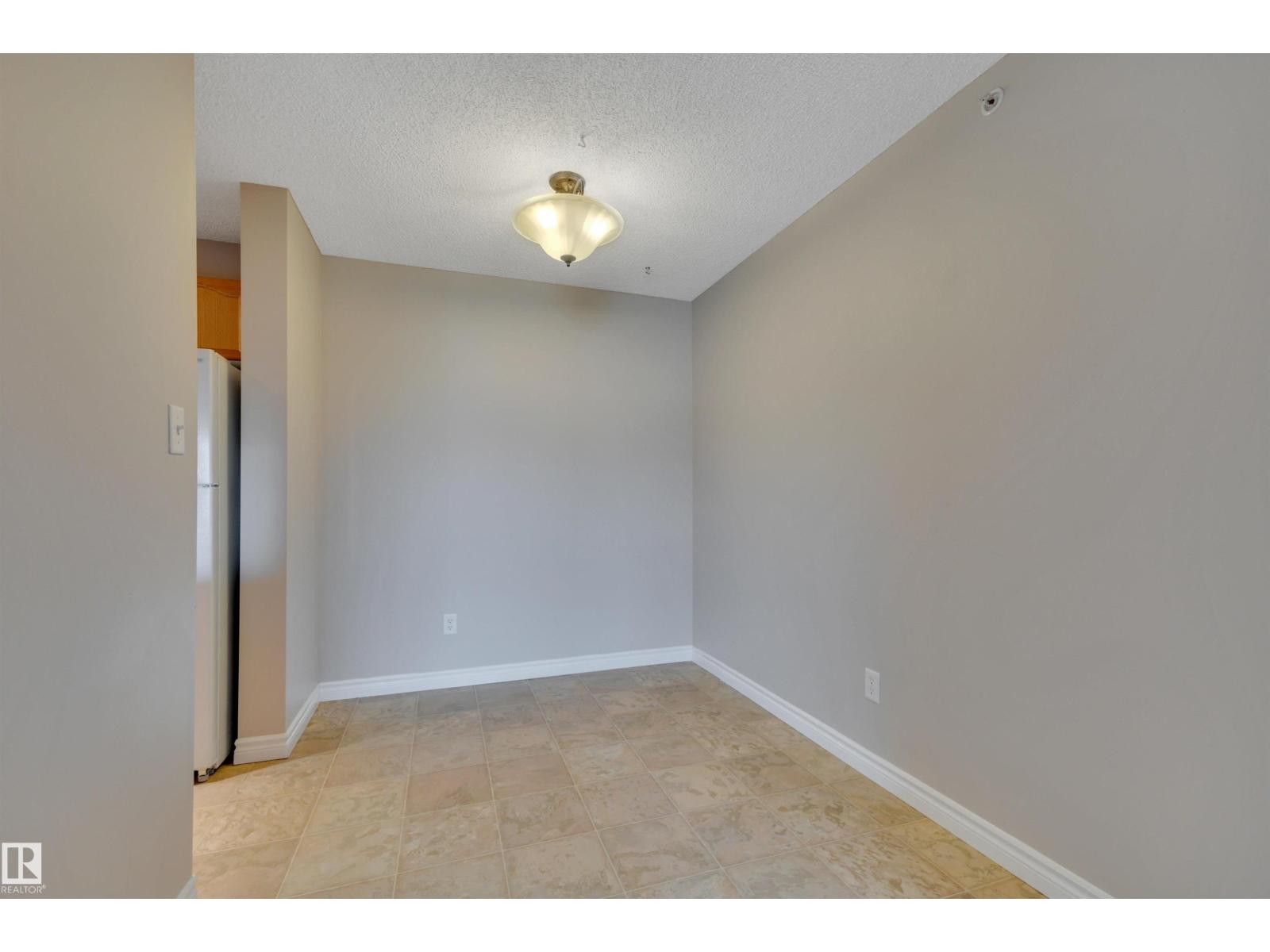 #412 70 WOODSMERE CL - 21