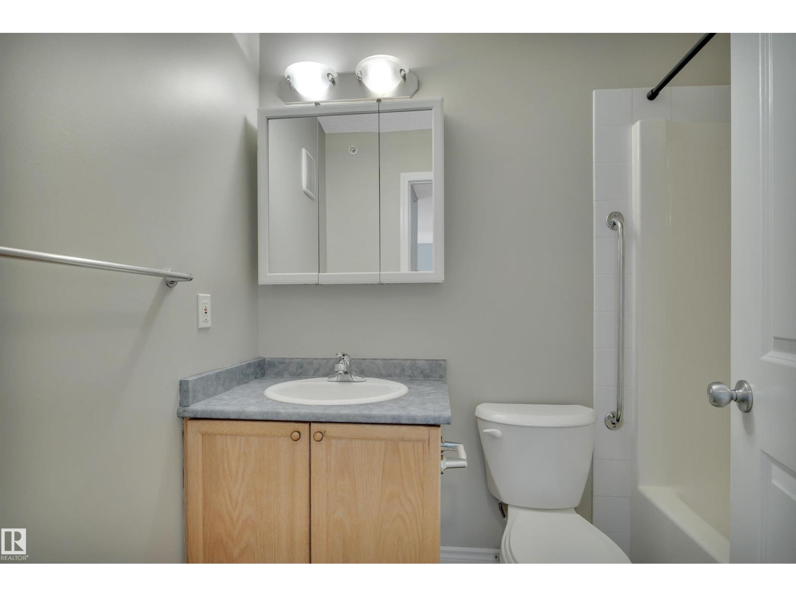 #412 70 WOODSMERE CL - 30