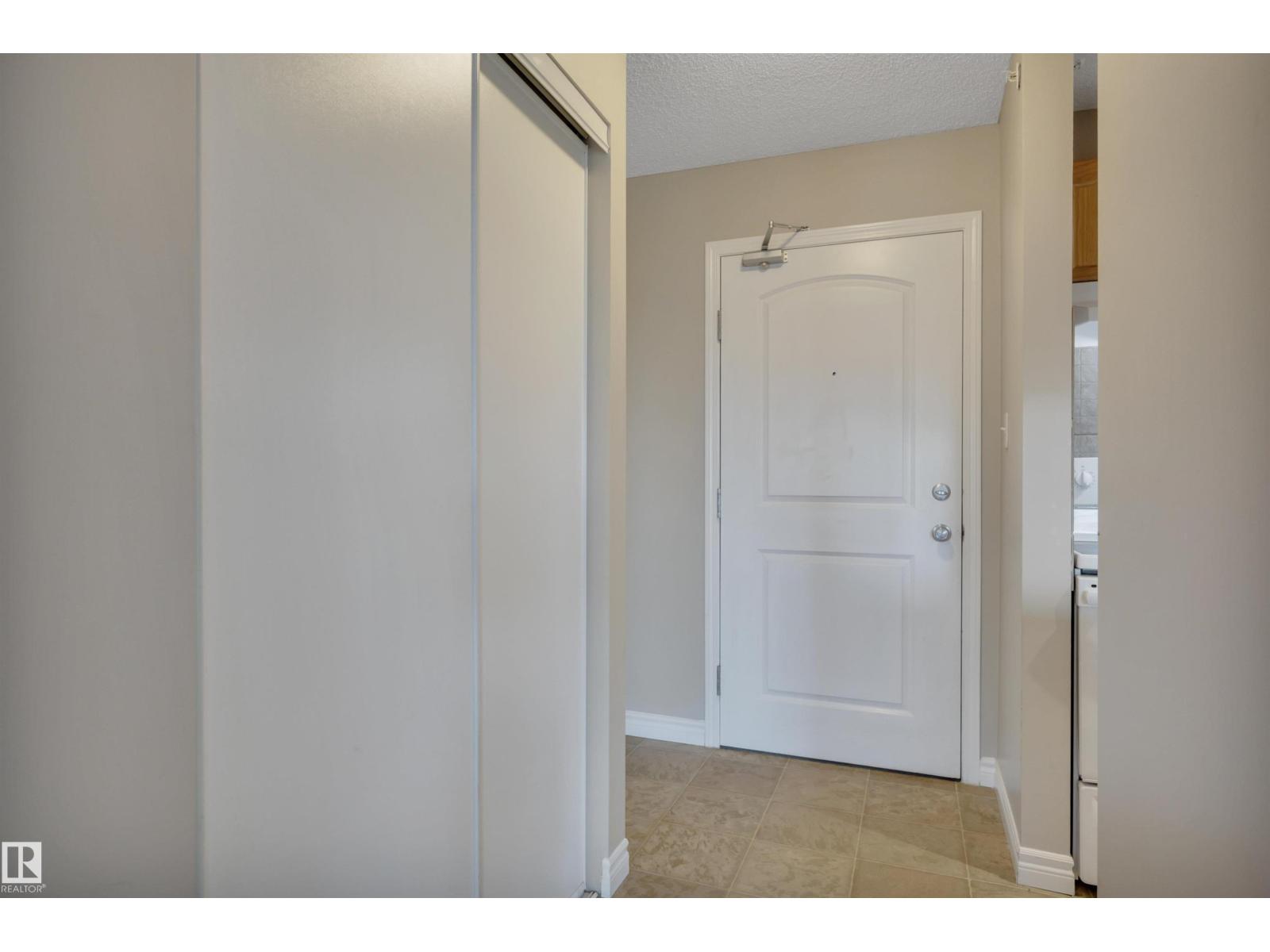 #412 70 WOODSMERE CL - 6