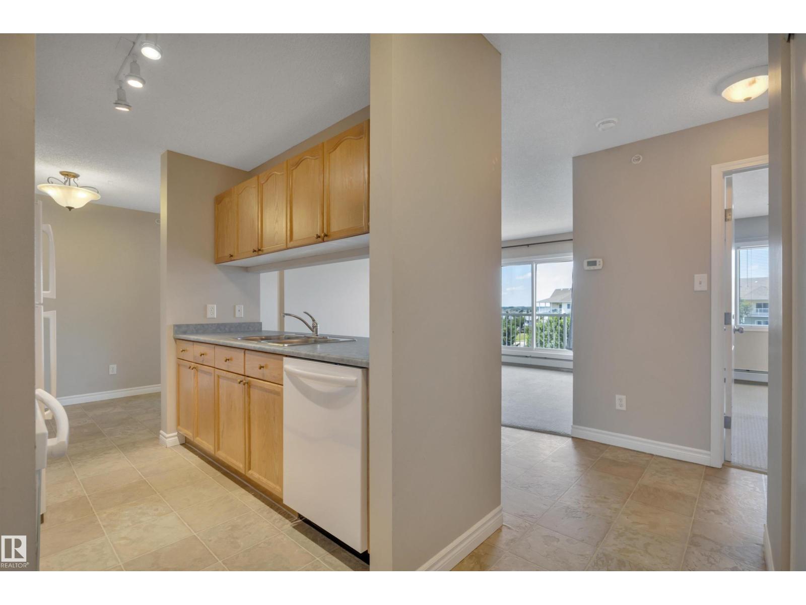 #412 70 WOODSMERE CL - 7