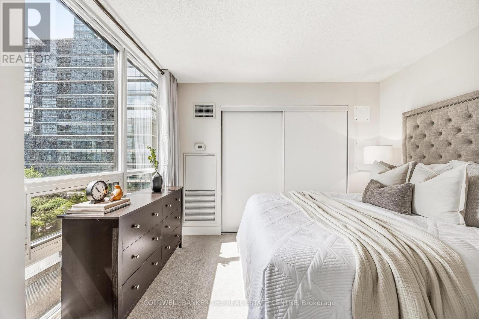 #912 23 SHEPPARD AVENUE E - 14