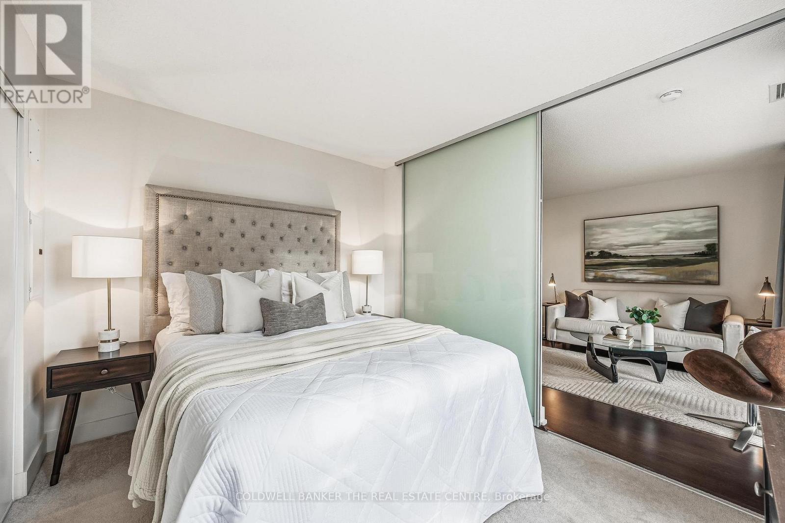#912 23 SHEPPARD AVENUE E - 15