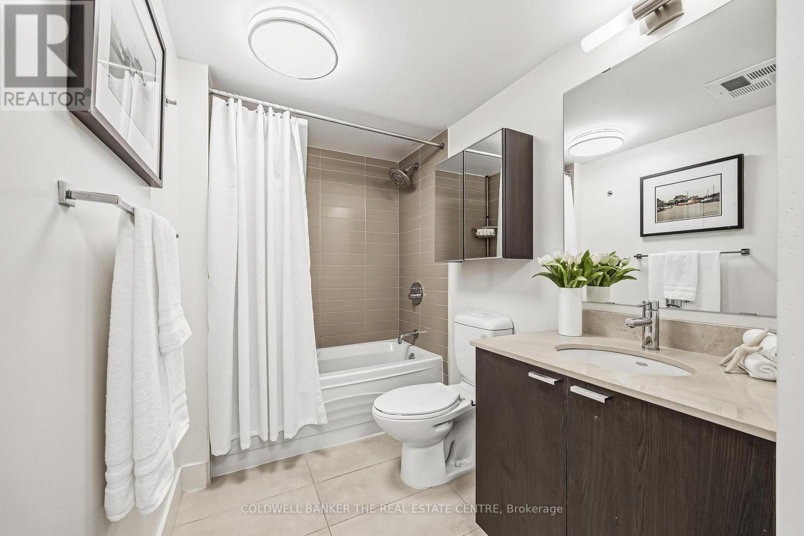 #912 23 SHEPPARD AVENUE E - 17