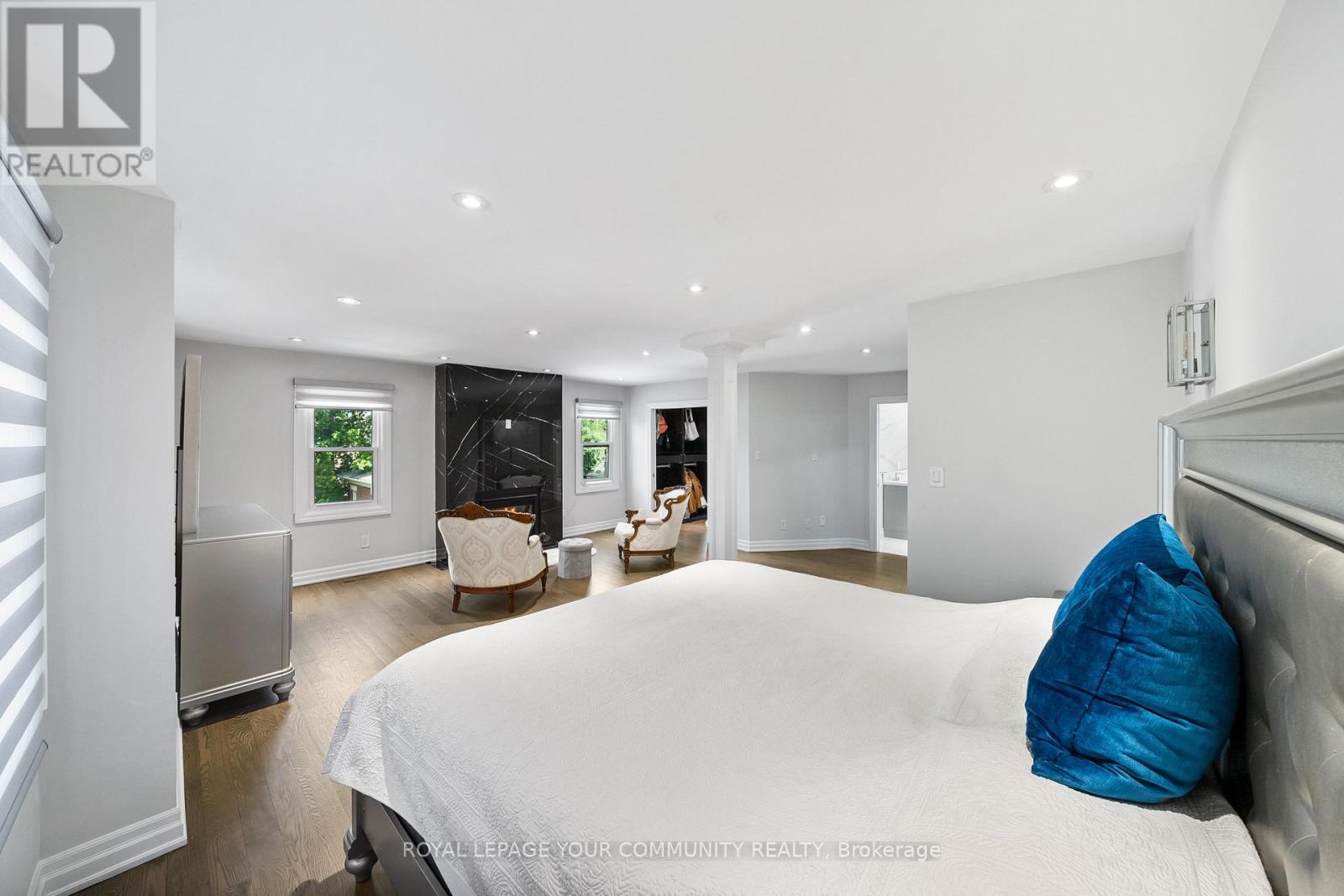 42 OATLANDS CRESCENT - 22