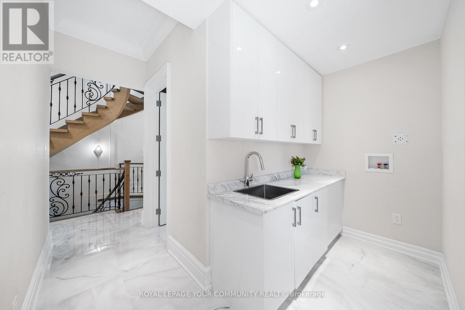 42 OATLANDS CRESCENT - 33