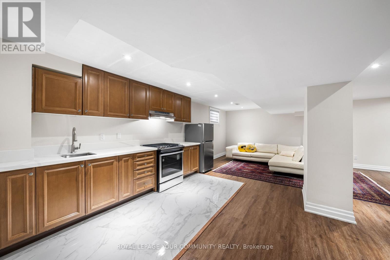 42 OATLANDS CRESCENT - 40