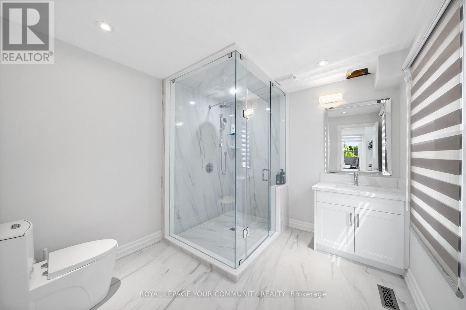 42 OATLANDS CRESCENT - 27