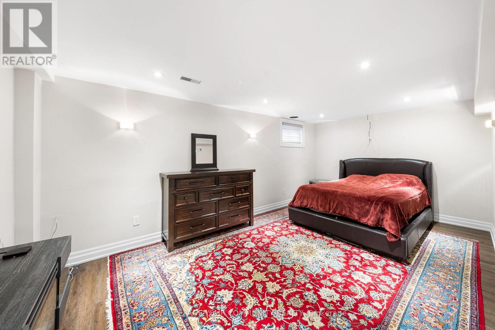 42 OATLANDS CRESCENT - 35