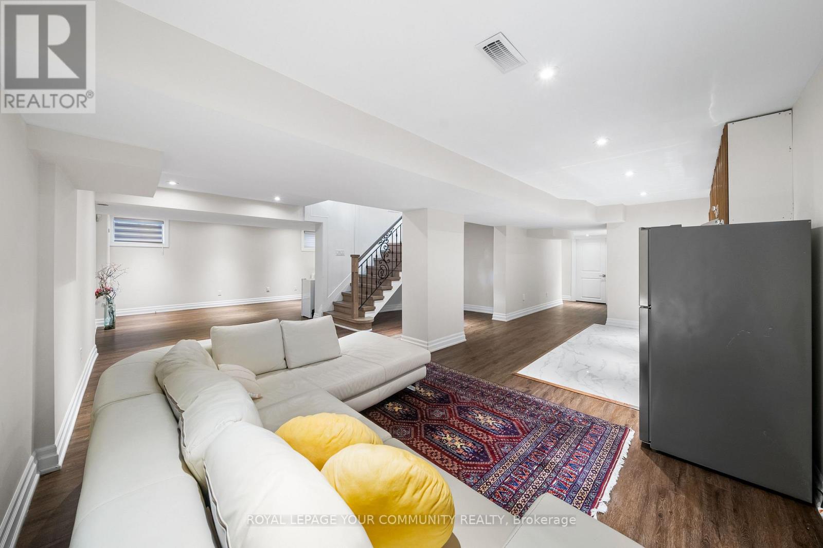 42 OATLANDS CRESCENT - 39