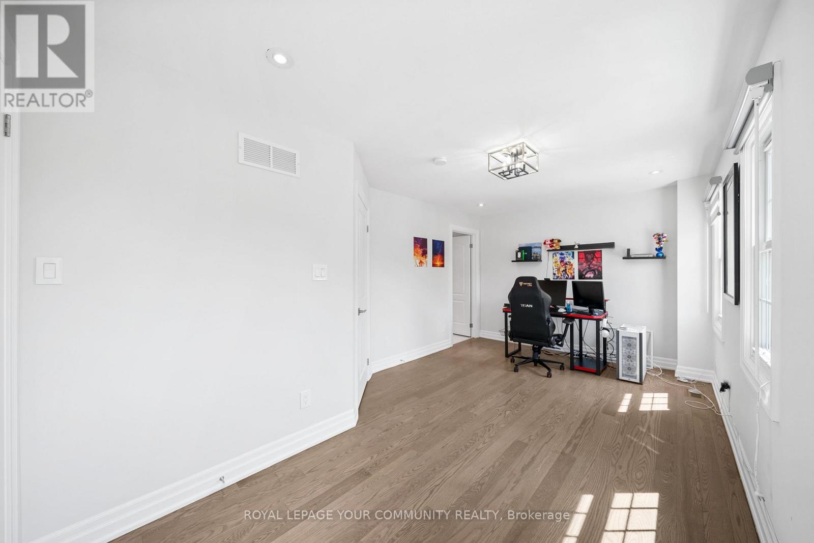 42 OATLANDS CRESCENT - 25