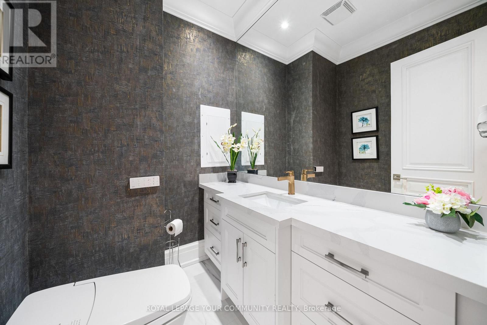 42 OATLANDS CRESCENT - 32