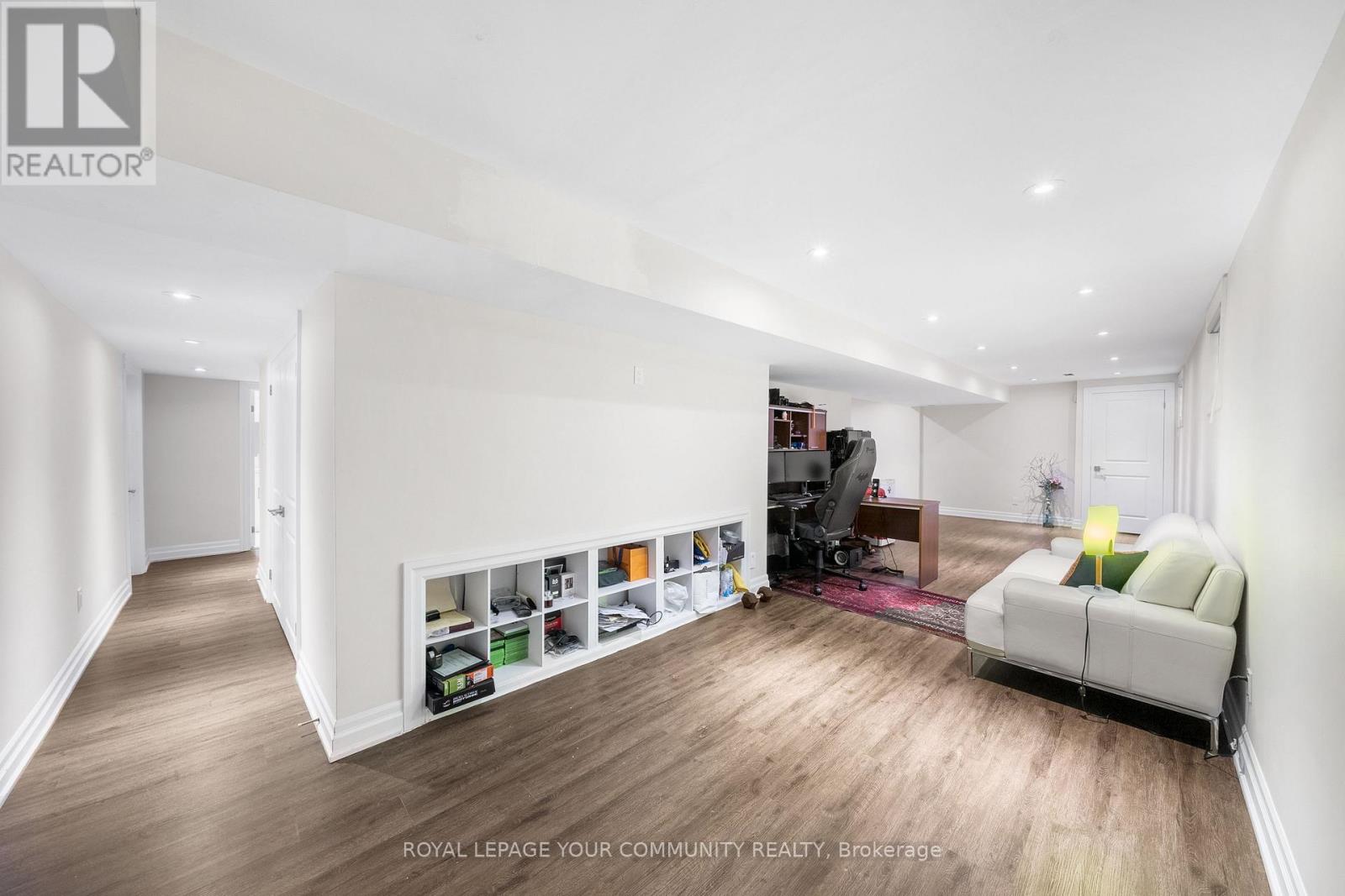 42 OATLANDS CRESCENT - 36