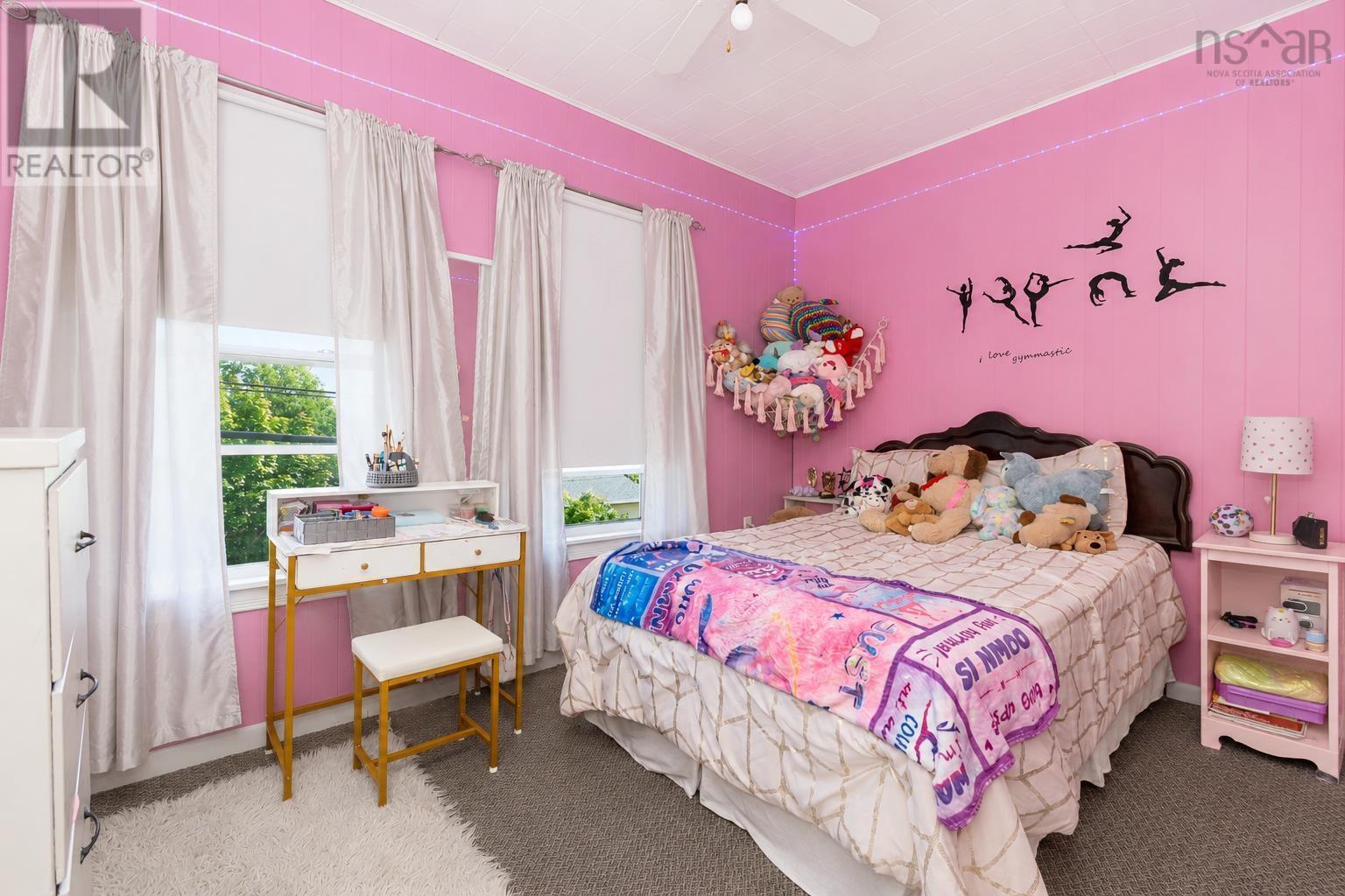 32 Fraser Avenue - 30