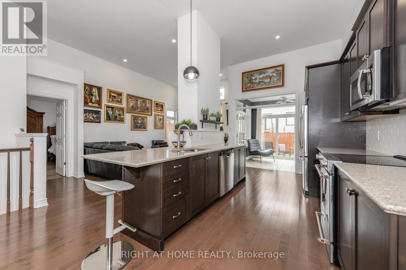 238 DE L'ETANG STREET - 13