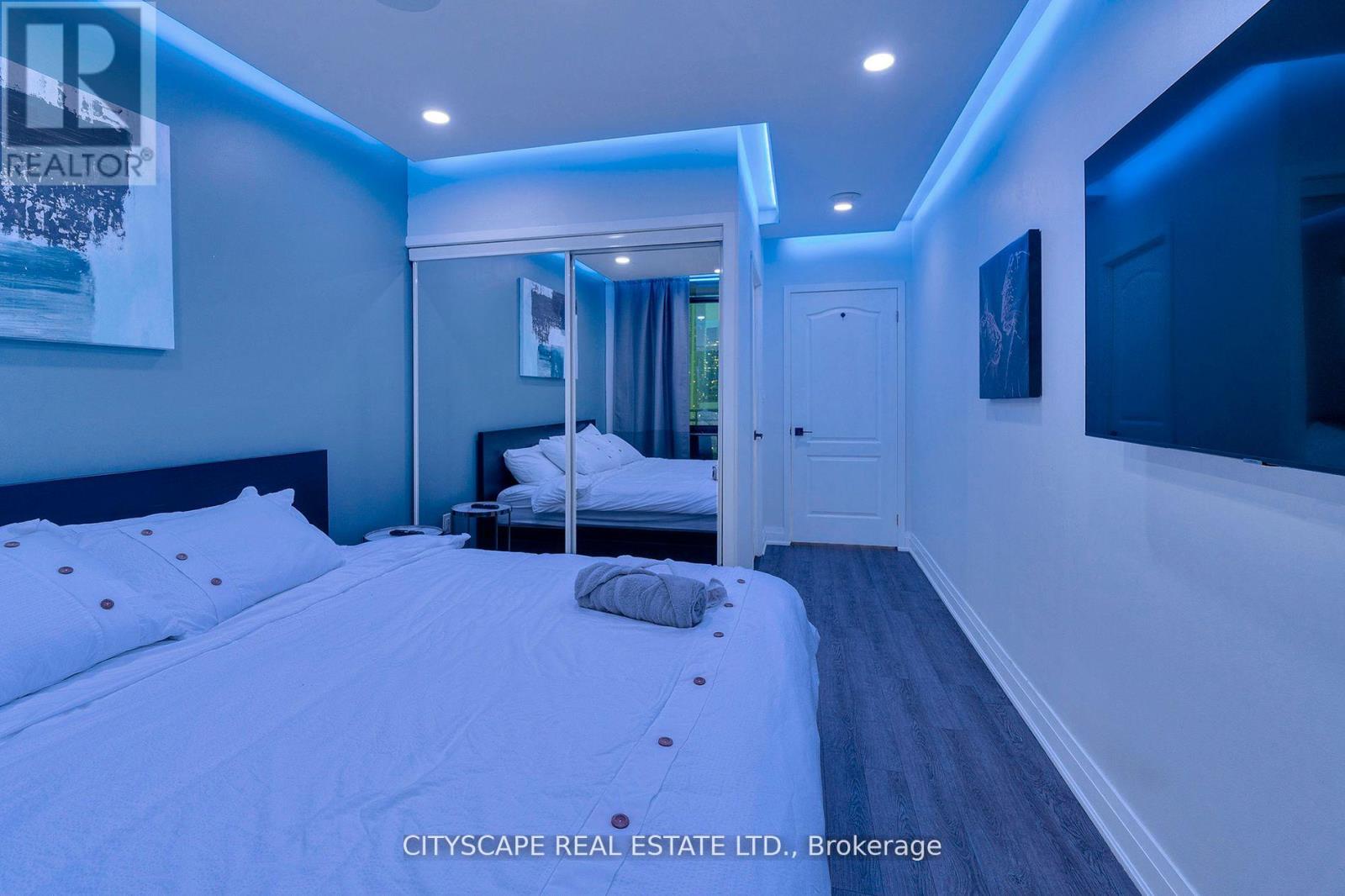 #2308 3 NAVY WHARF COURT N - 33