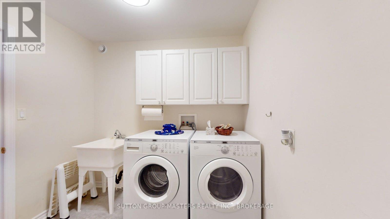 62 ELLESMEER AVENUE - 21