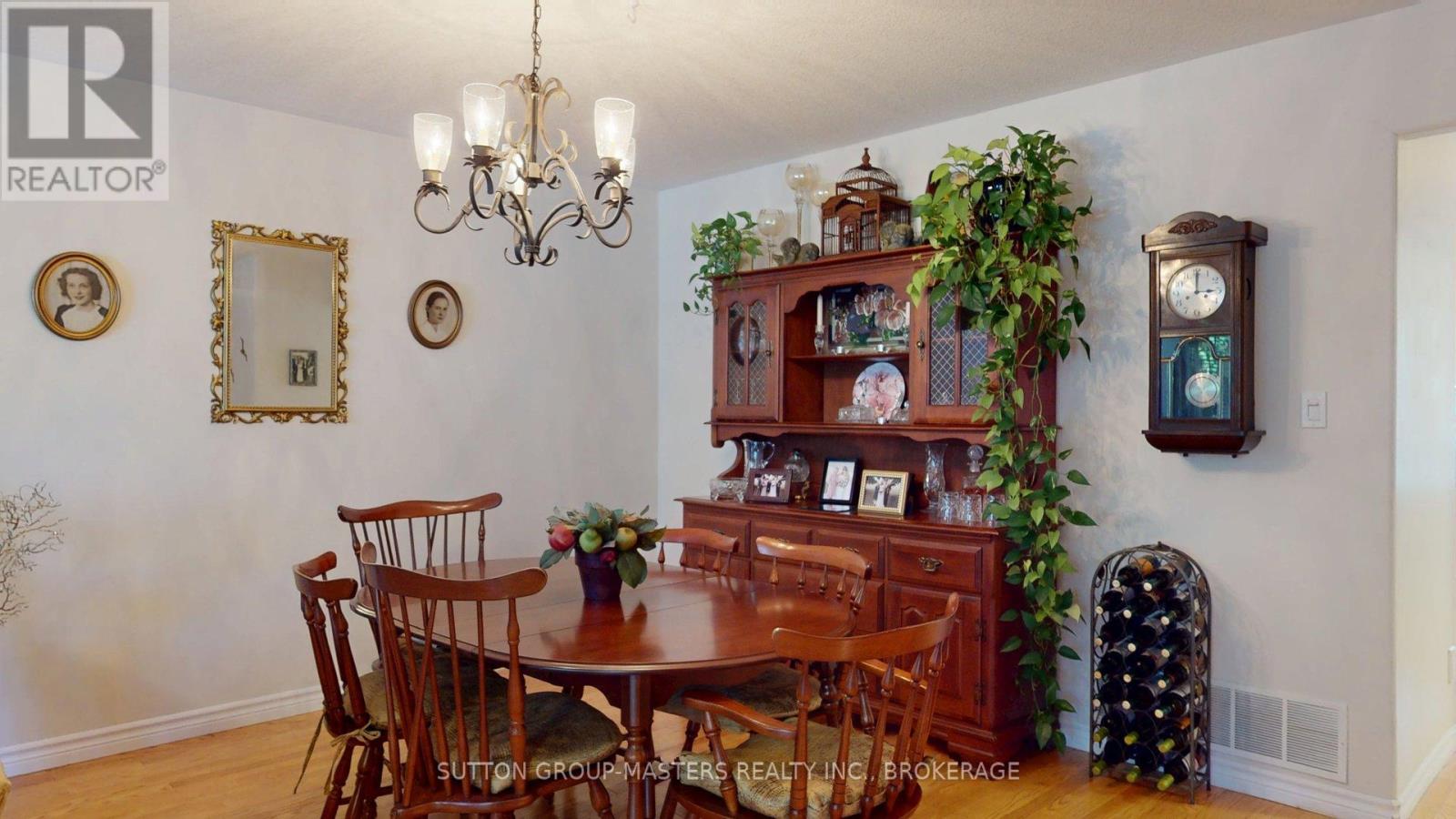 62 ELLESMEER AVENUE - 12