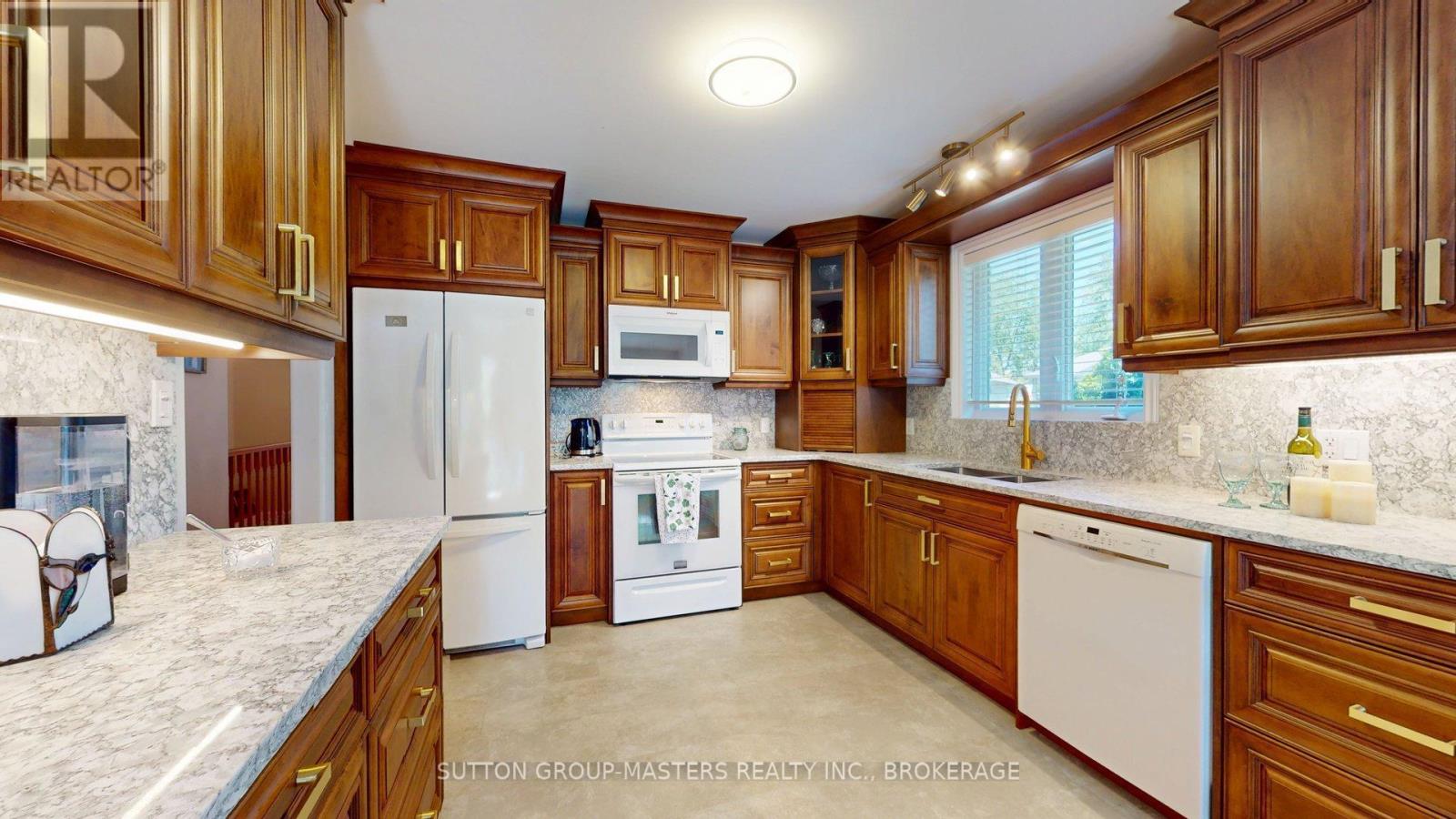 62 ELLESMEER AVENUE - 14