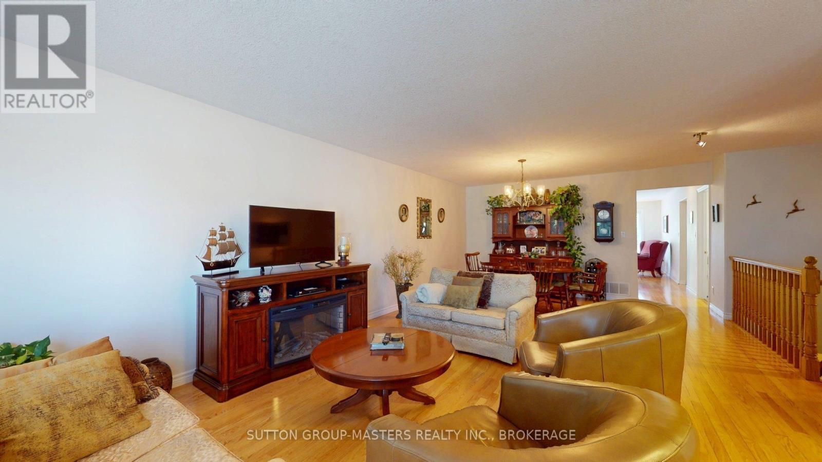 62 ELLESMEER AVENUE - 11