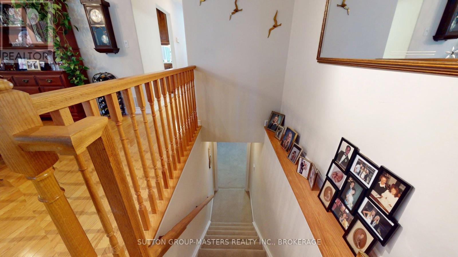 62 ELLESMEER AVENUE - 32