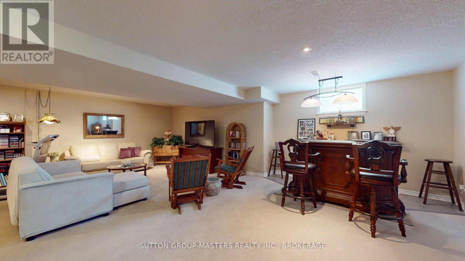 62 ELLESMEER AVENUE - 34